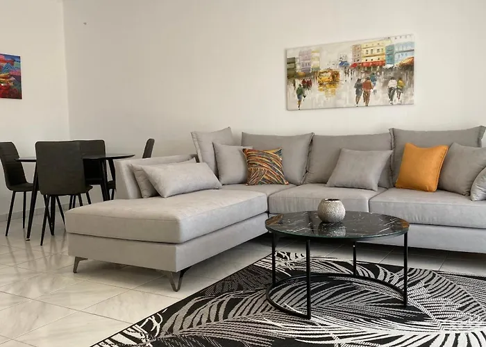 Golden Flower Luxury Apartment